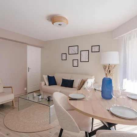 Apartment With Terrace And Free Parking *