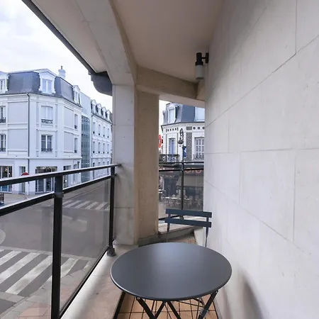 Central Appartement With Terrace And Free Parking Deauville