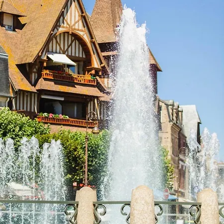 Central Appartement With Terrace And Free Parking * Deauville